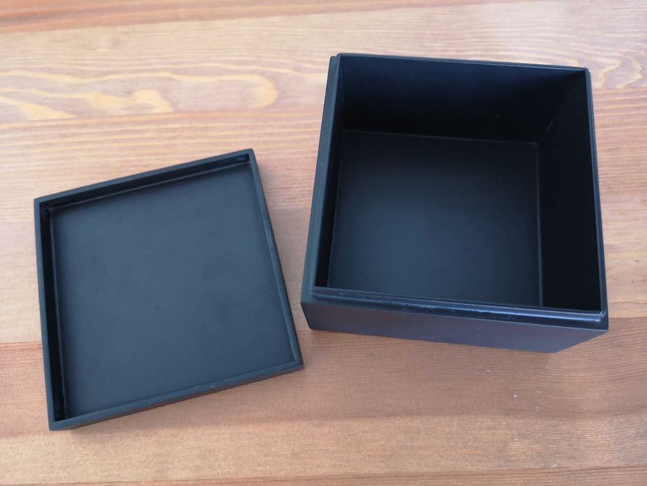 czarne pudełko szkatułka motyw kwiatowy z papieru 10x10x6,5cm