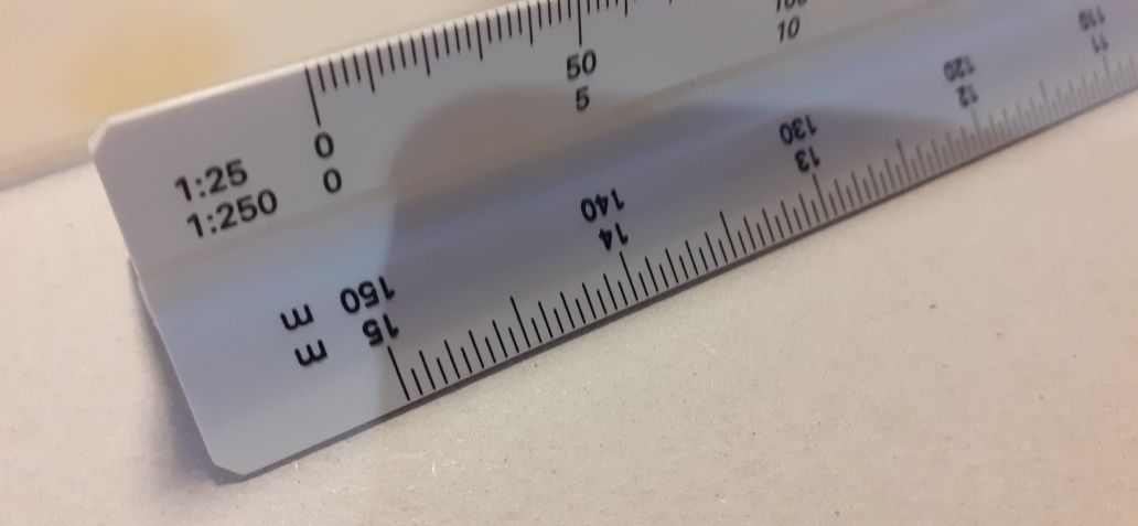 Régua  triangular da escala da redução de rotring,