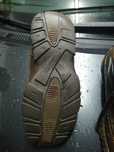 Botas castanhas de homem em pele
