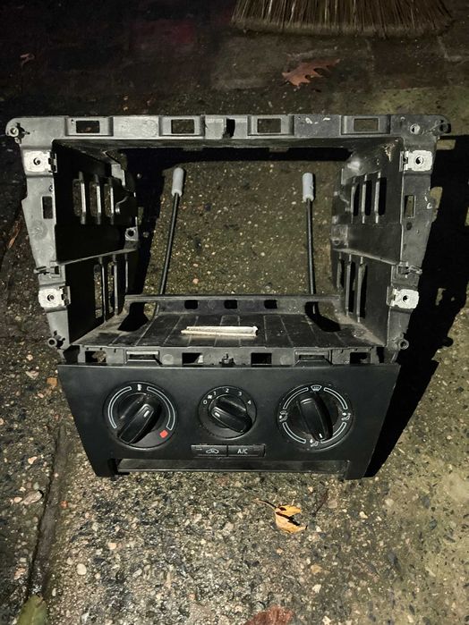 Skoda Rapid panel sterowania klimatyzacji nawiewu z ramką