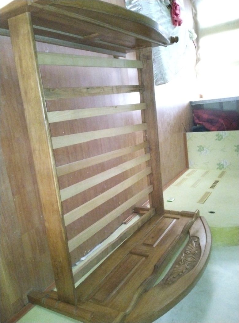 Продаю двомісну Дубову кровать робив на заказ майстер