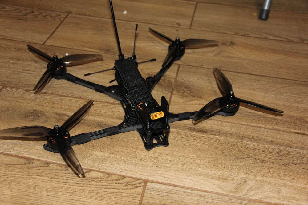 НОВИЙ fpv дрон 7  без камери і АКБ