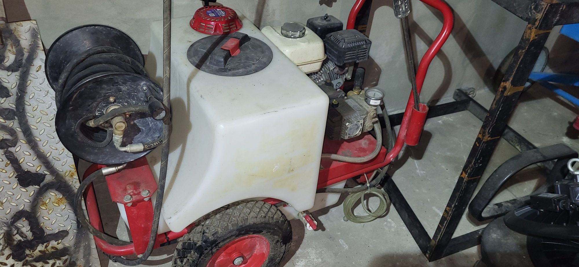 Myjka spalinowa honda że zbiornikiem na wodę mobilna karcher lanca