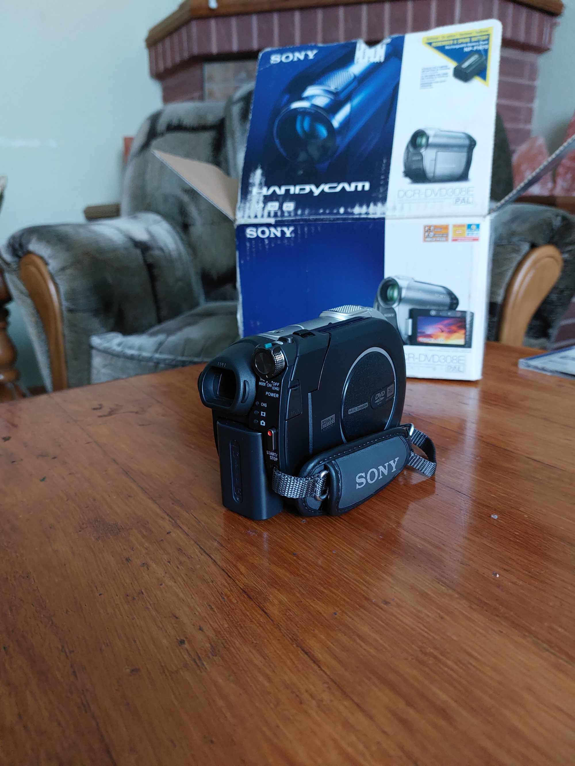 Відеокамера SONY DCR-DVD308E