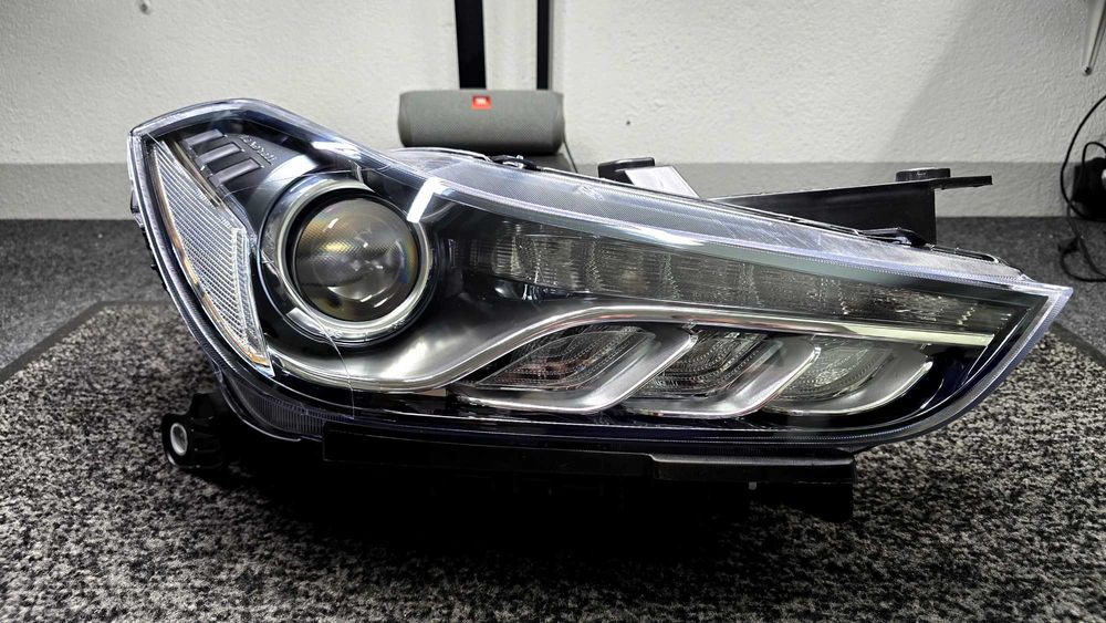 Farol Maserati Ghibli