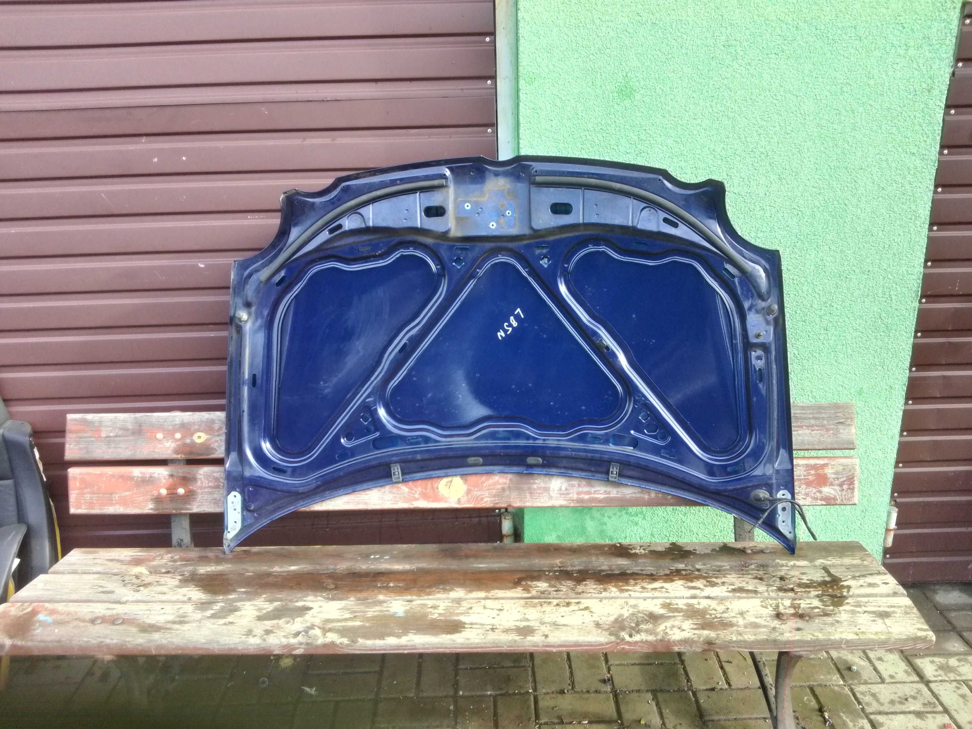 VW POLO 9N maska przód pod kolor LB5N