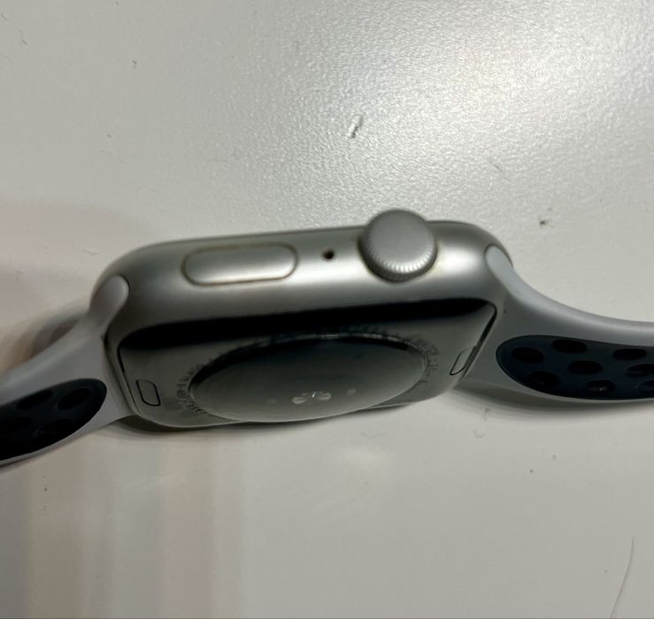 Apple Watch SE Nike 44mm (GPS) – Excelente Estado
