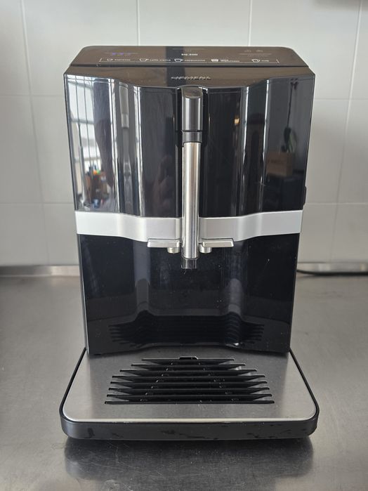 Máquina de café Siemens EQ300 (automática)