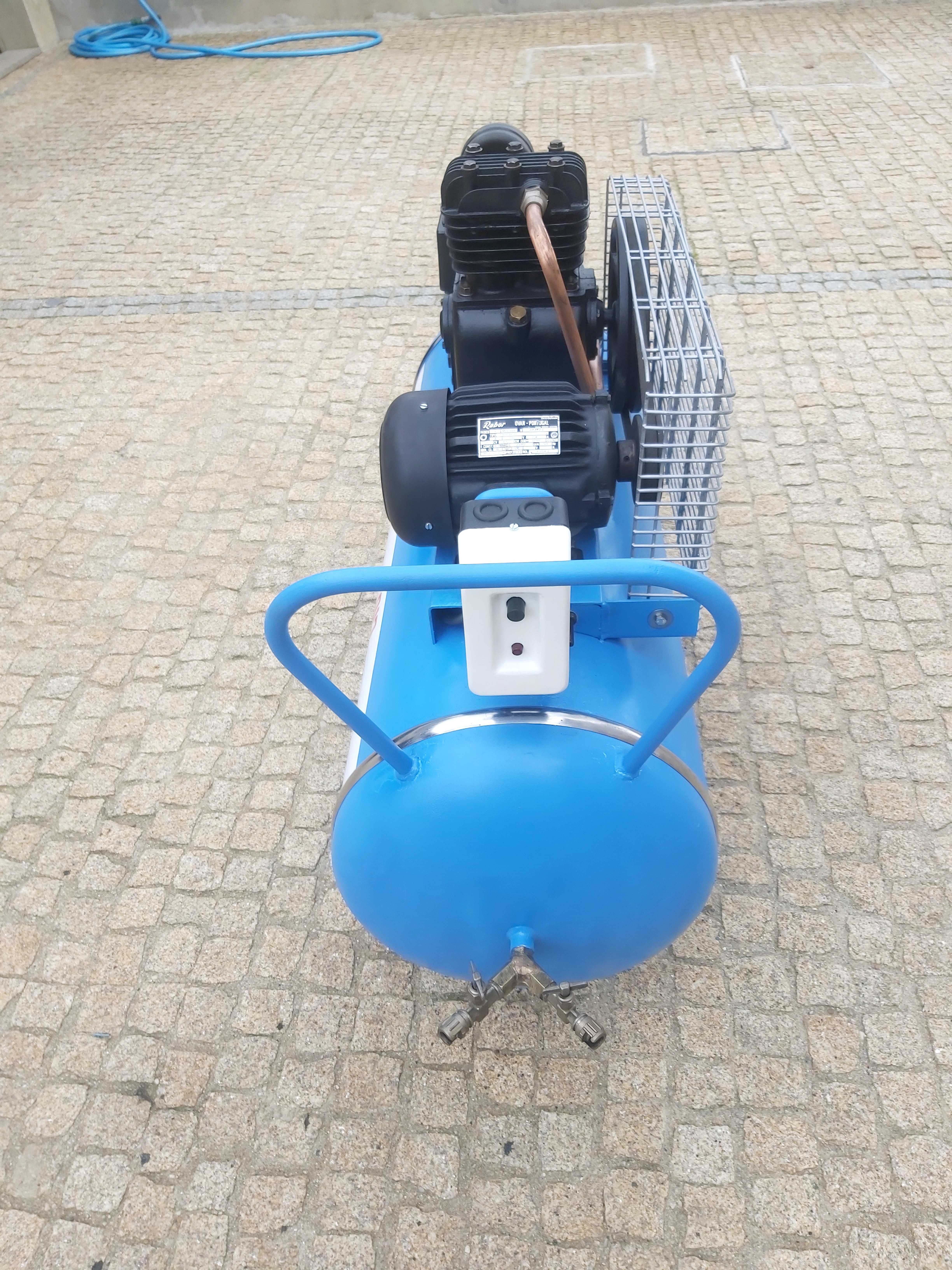 Compressor de 112 litros trifásico
