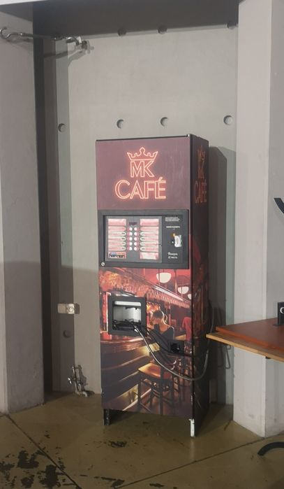 Automat vendingowy do kawy.