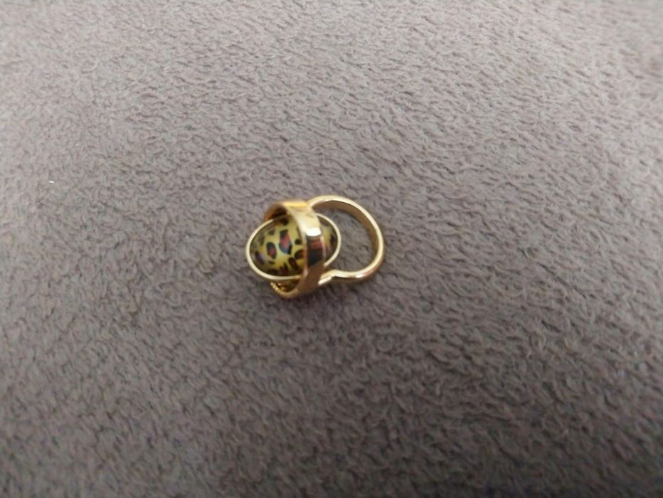 Avon elegancki pierścień z dwustronnym oczkiem