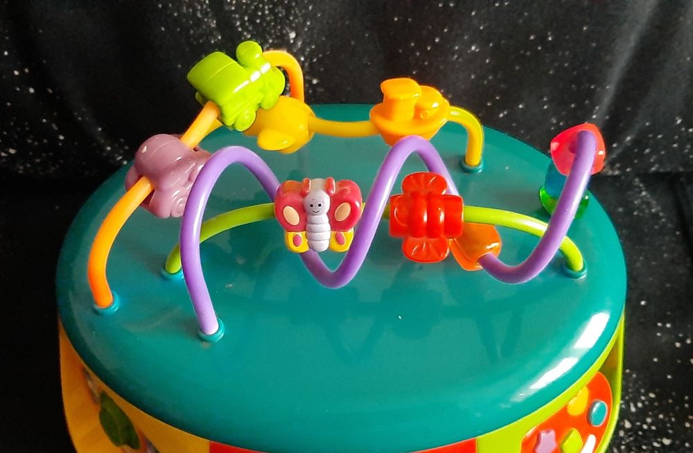 Zabawka interaktywna/muzyczna z labiryntem