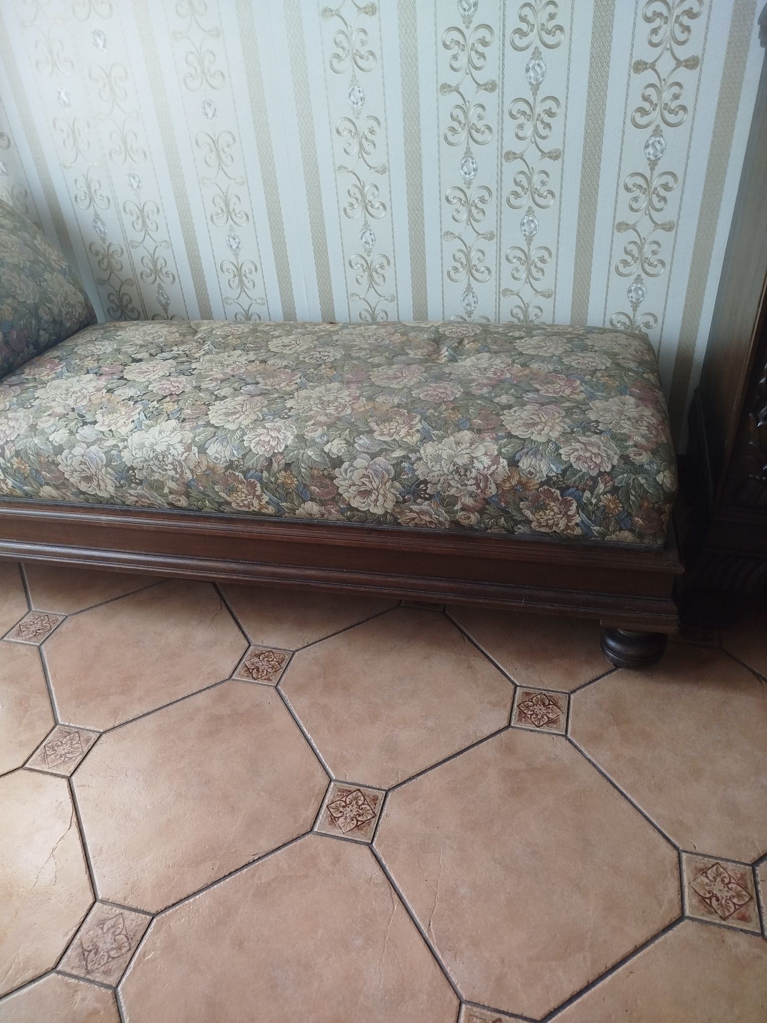Szezlong na kółkach w bardzo dobrym stanie.
