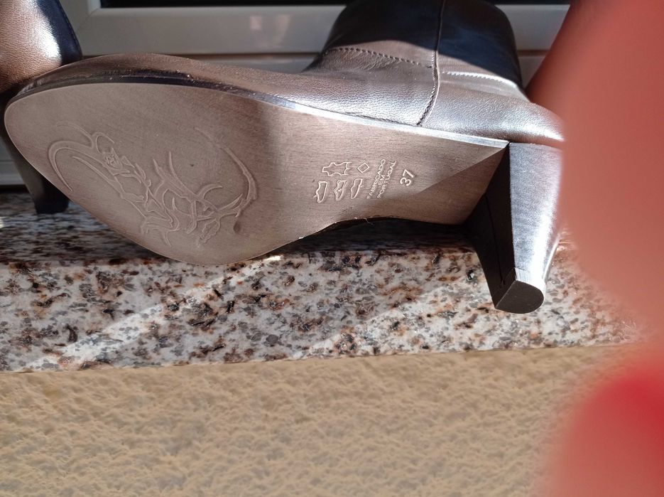 Botas em pele novas n.35/6/7