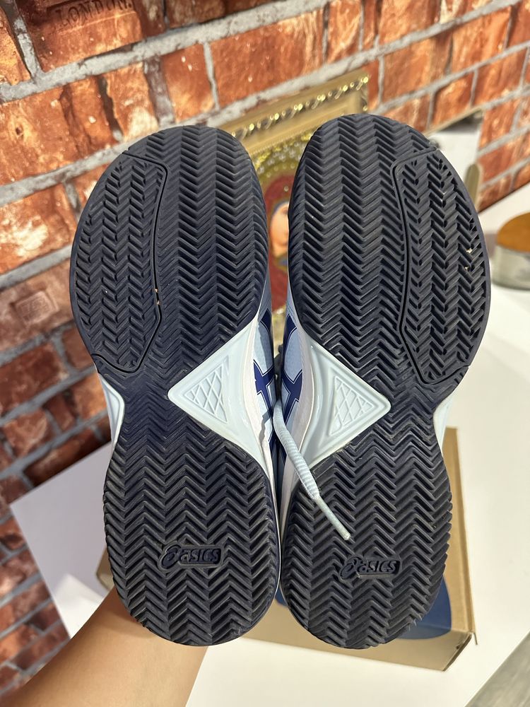 Продам кроссовки Asics для тенниса