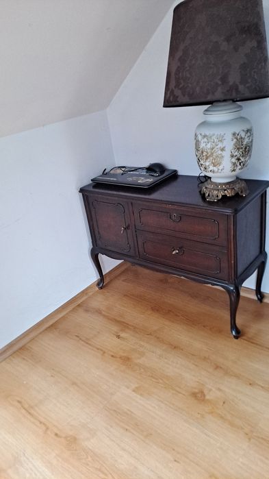 Komoda stylowa z szufladami i drzwiczkami
