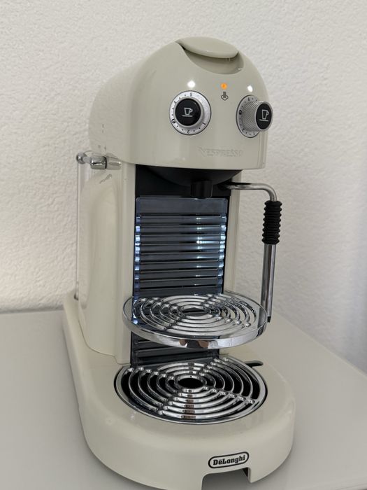 Капсульна кавомашинка Delonghi Nespresso Maestria