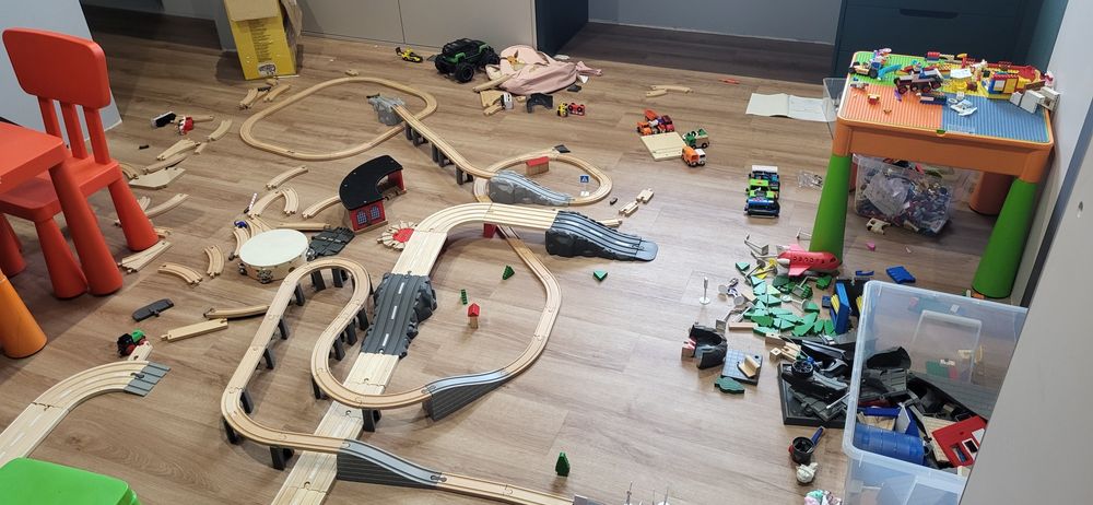 Велика дерев'яна залізна дорога+місто з дорогами, машинами конструктор