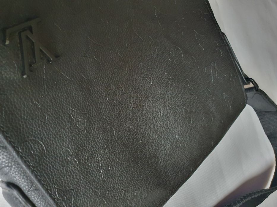 Torebka czarna jedna przegroda i schowek na ramię pasek męska damska