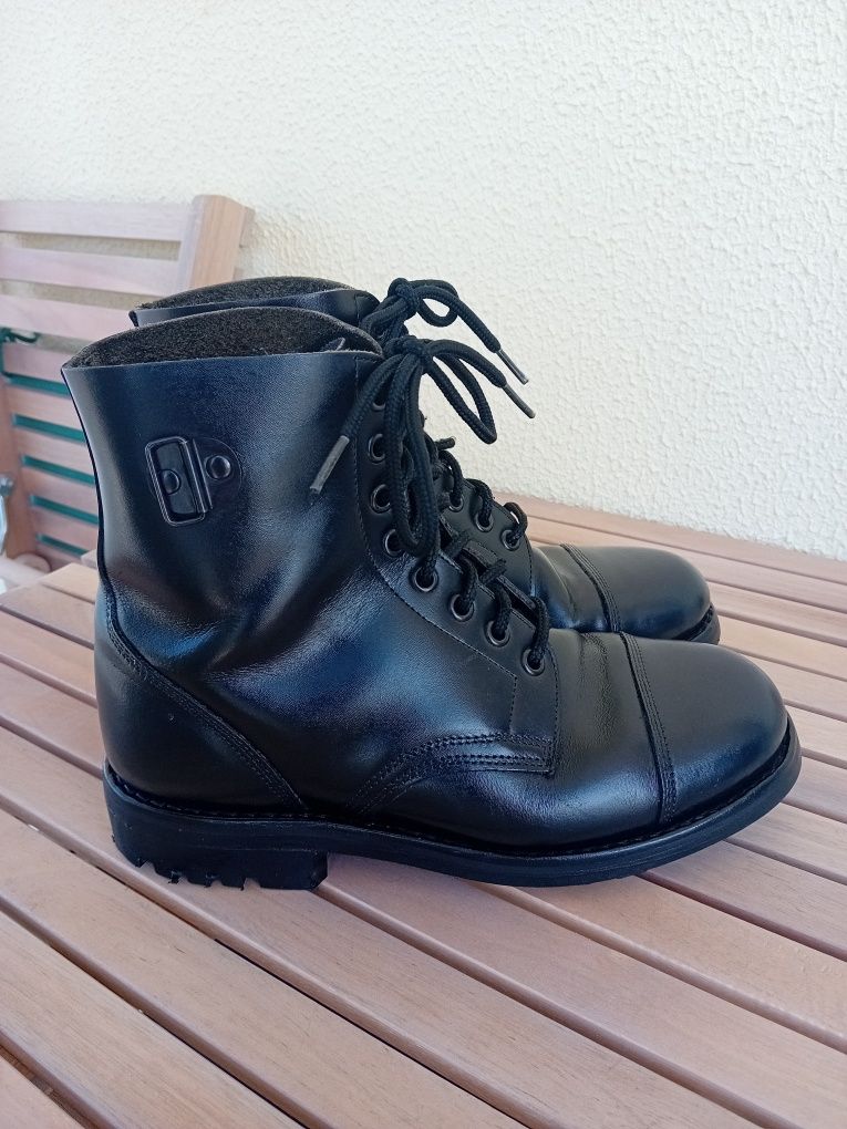 Botas colégio militar