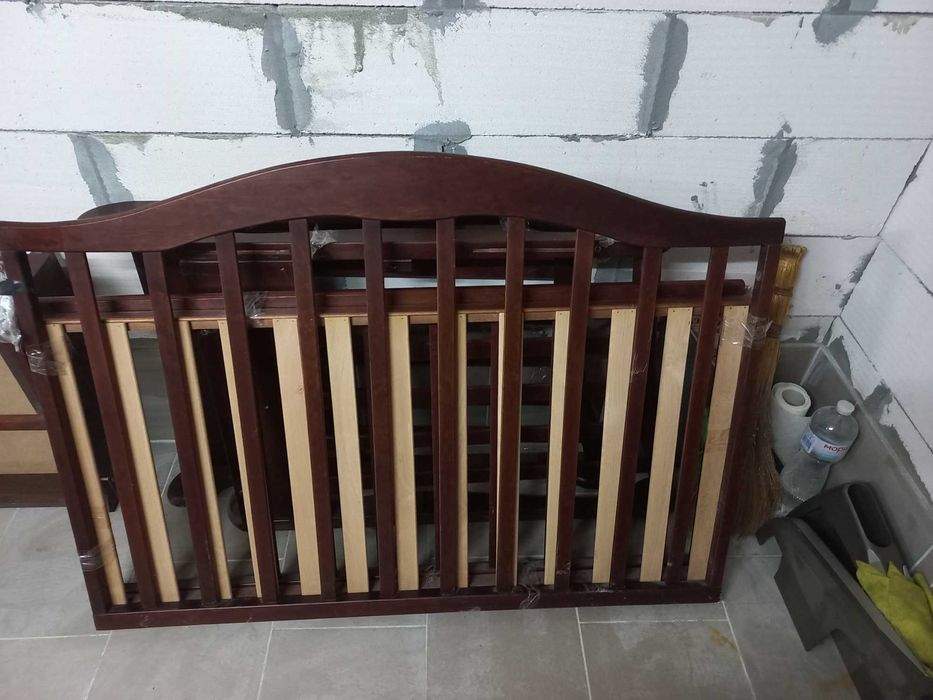 Продам детскую кроватку Верес ЛД 15,с маятником и шкафчиком.