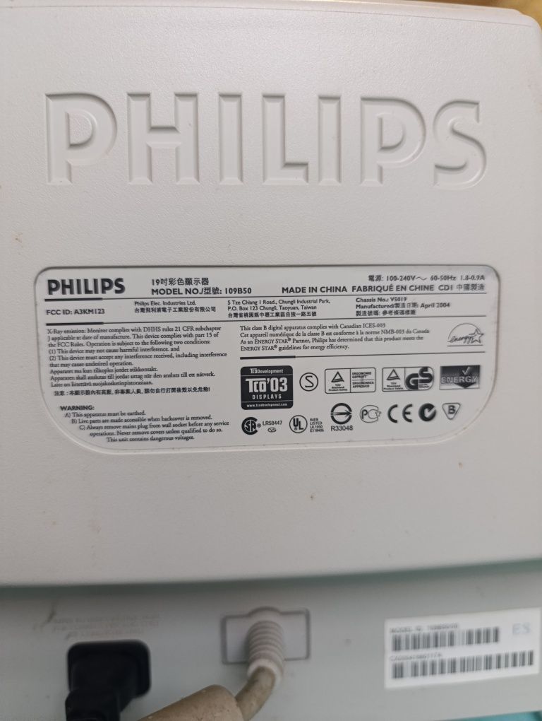 Монитор Philips.  Старого образца.