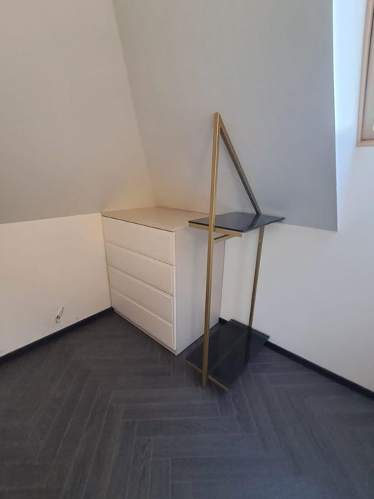 Trzy komody kremowe nowe z szufladami