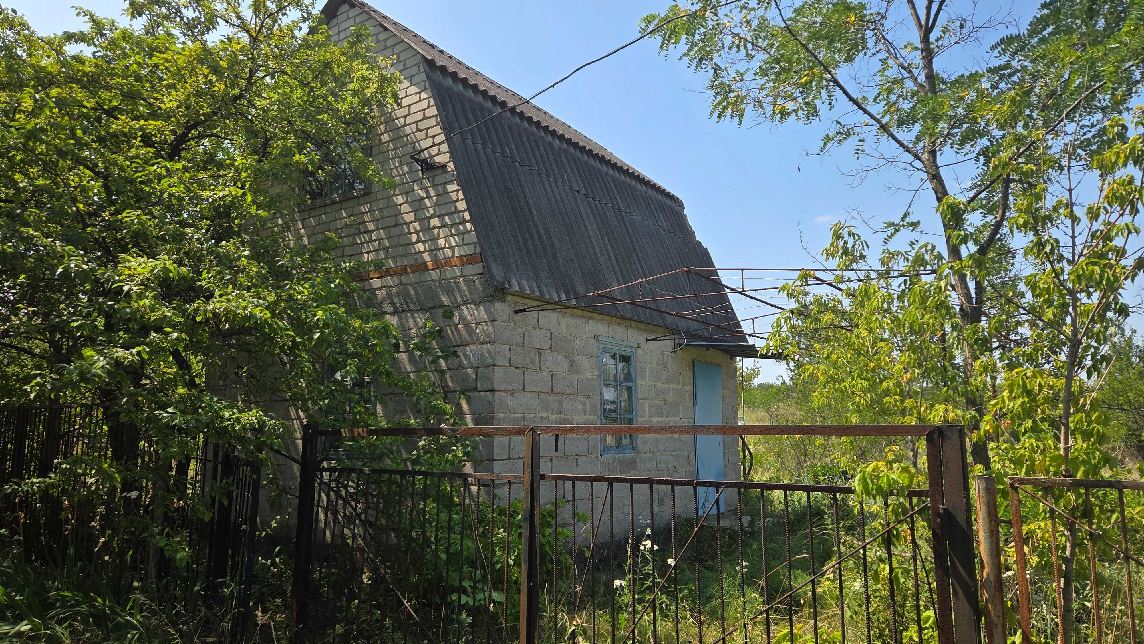 Дача з присадибною ділянкою
