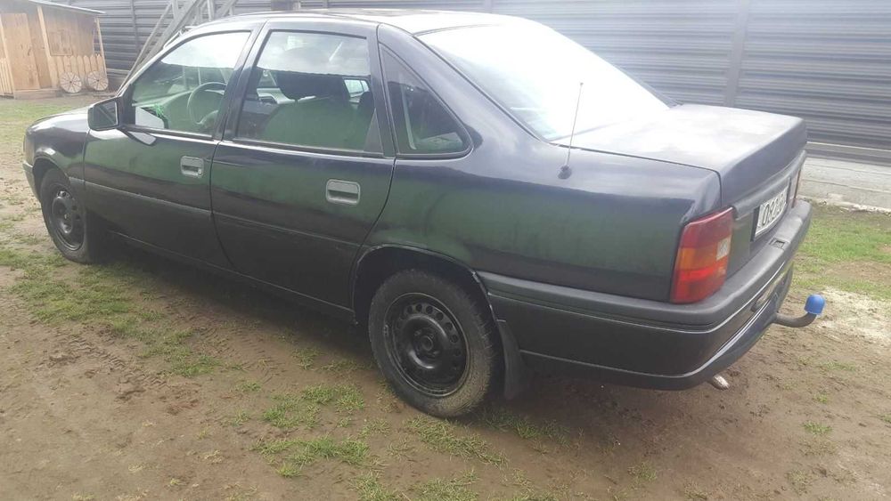 Opel Vectra A 1.8 93-й рік поТ/П на ходу обмін на мото на обмін не їду