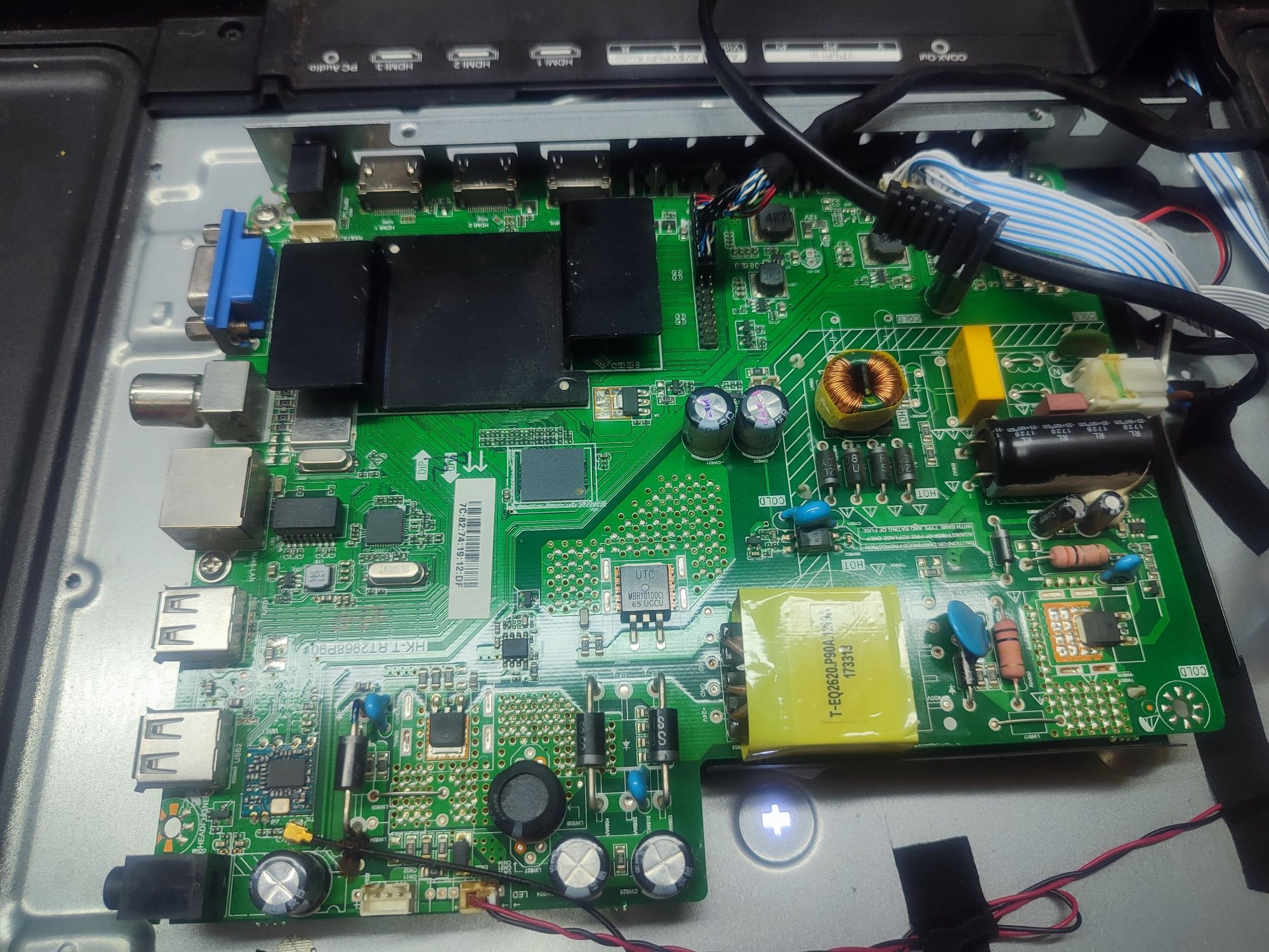 Продам плату HK-T.RT2968P90 від Saturn LED32HD900UST2