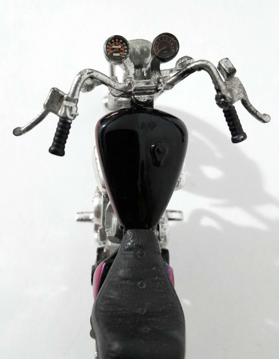 Moto miniatura Yamaha XV1100 Virago - Maisto escala 1/18