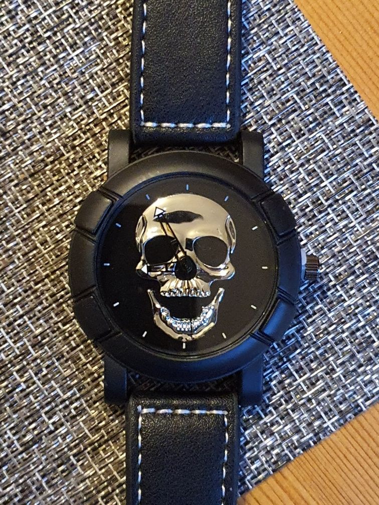Zegarek z czaszką