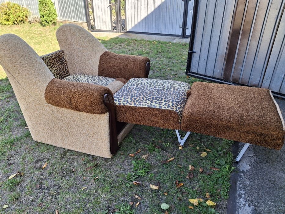Крісла і диван вживані