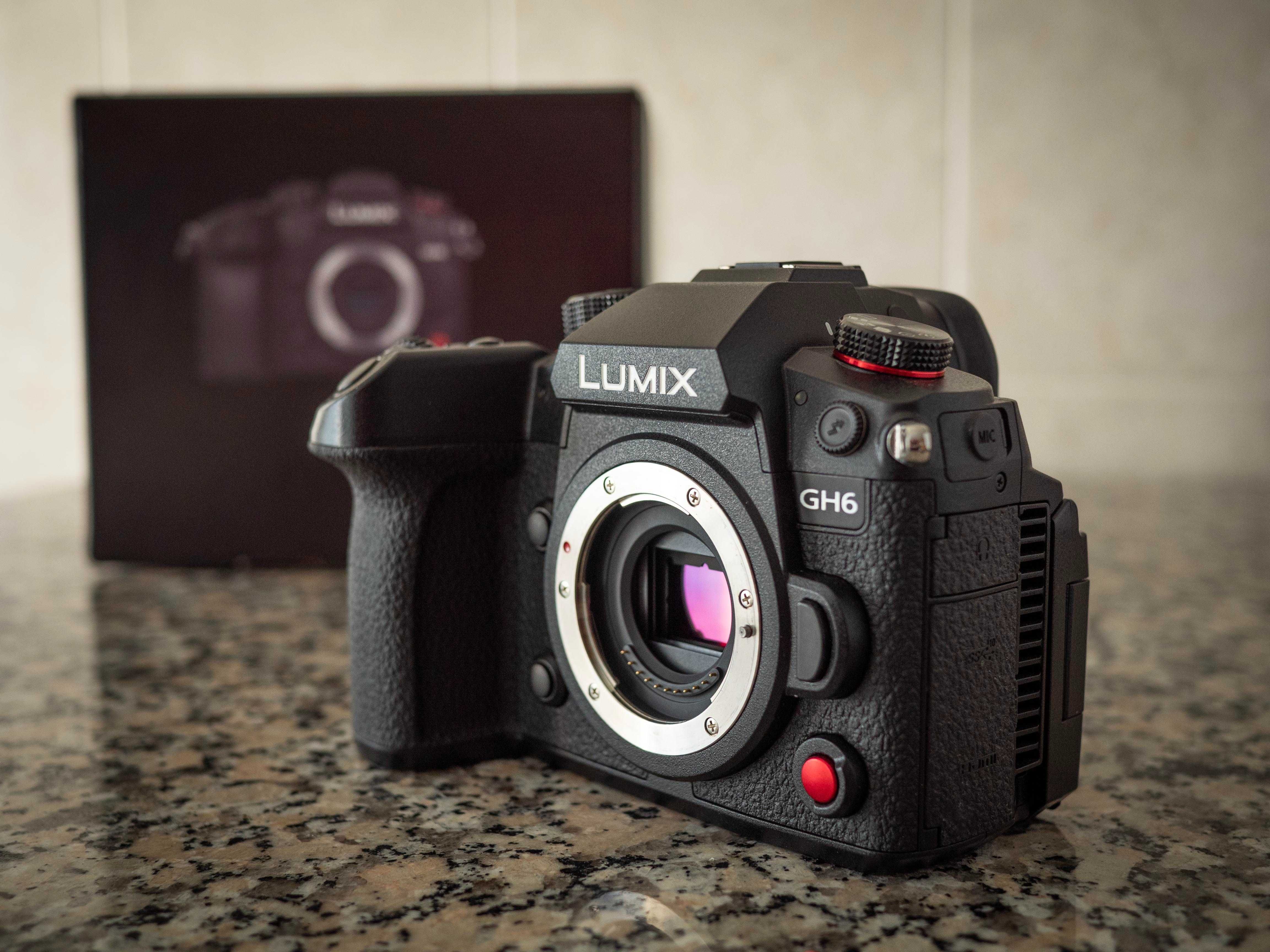Panasonic Lumix GH6 como nova.