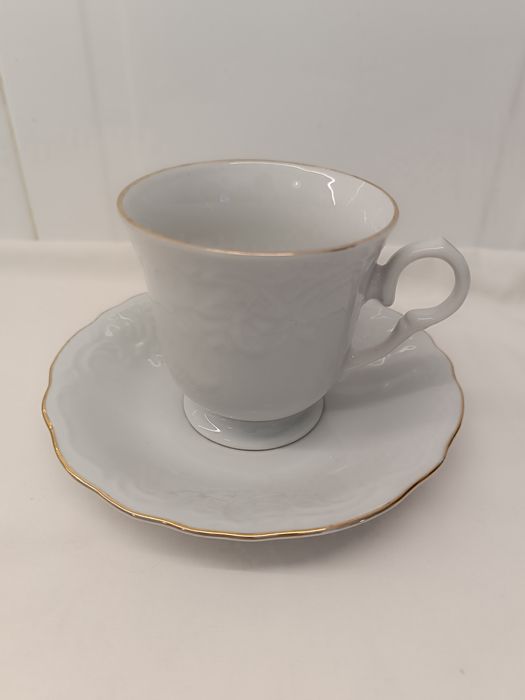Chávena Chá e Pires. Antigo. Branco e Dourado