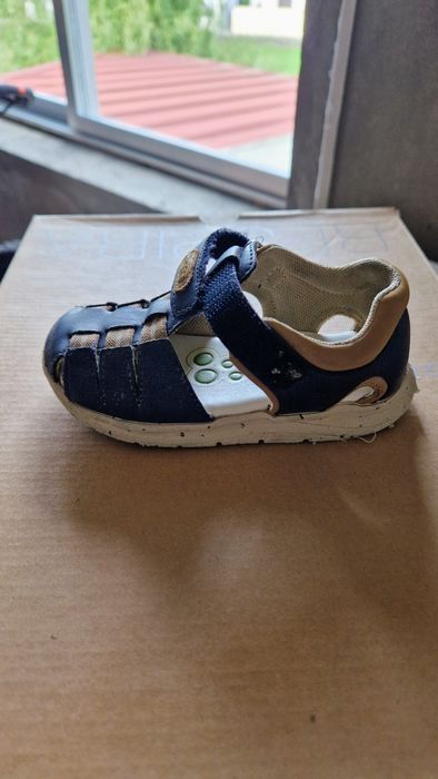 Chicco - sandálias (23) + sapatilhas (22)