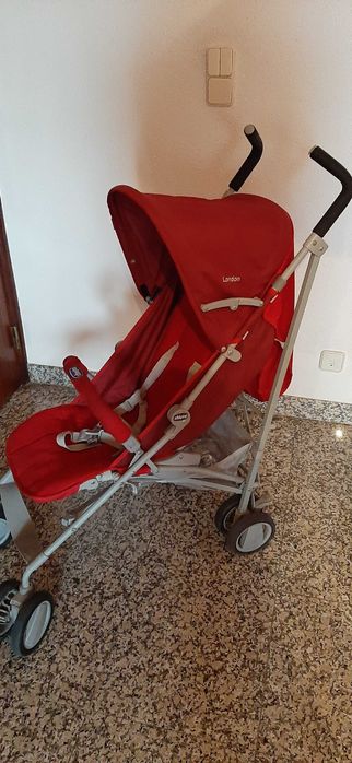 Baixa de preço - Carrinho de Passeio Chicco como novo- vermelho