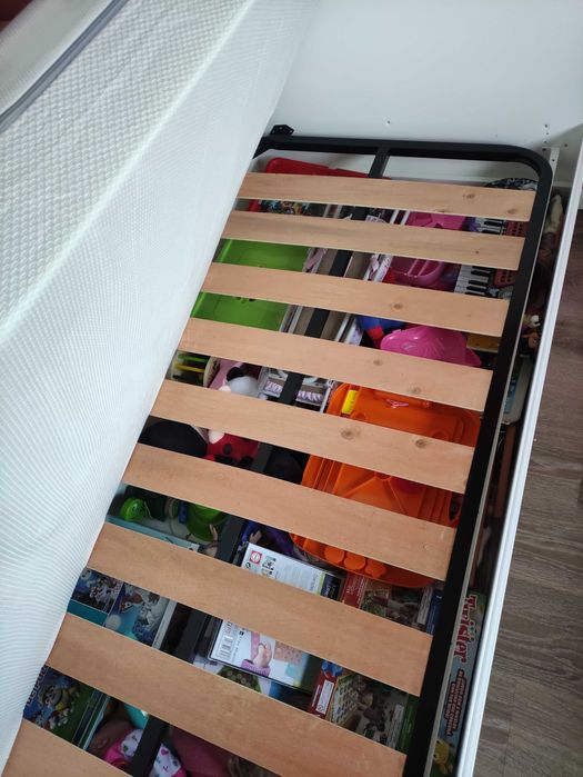 Cama e colchão como novos