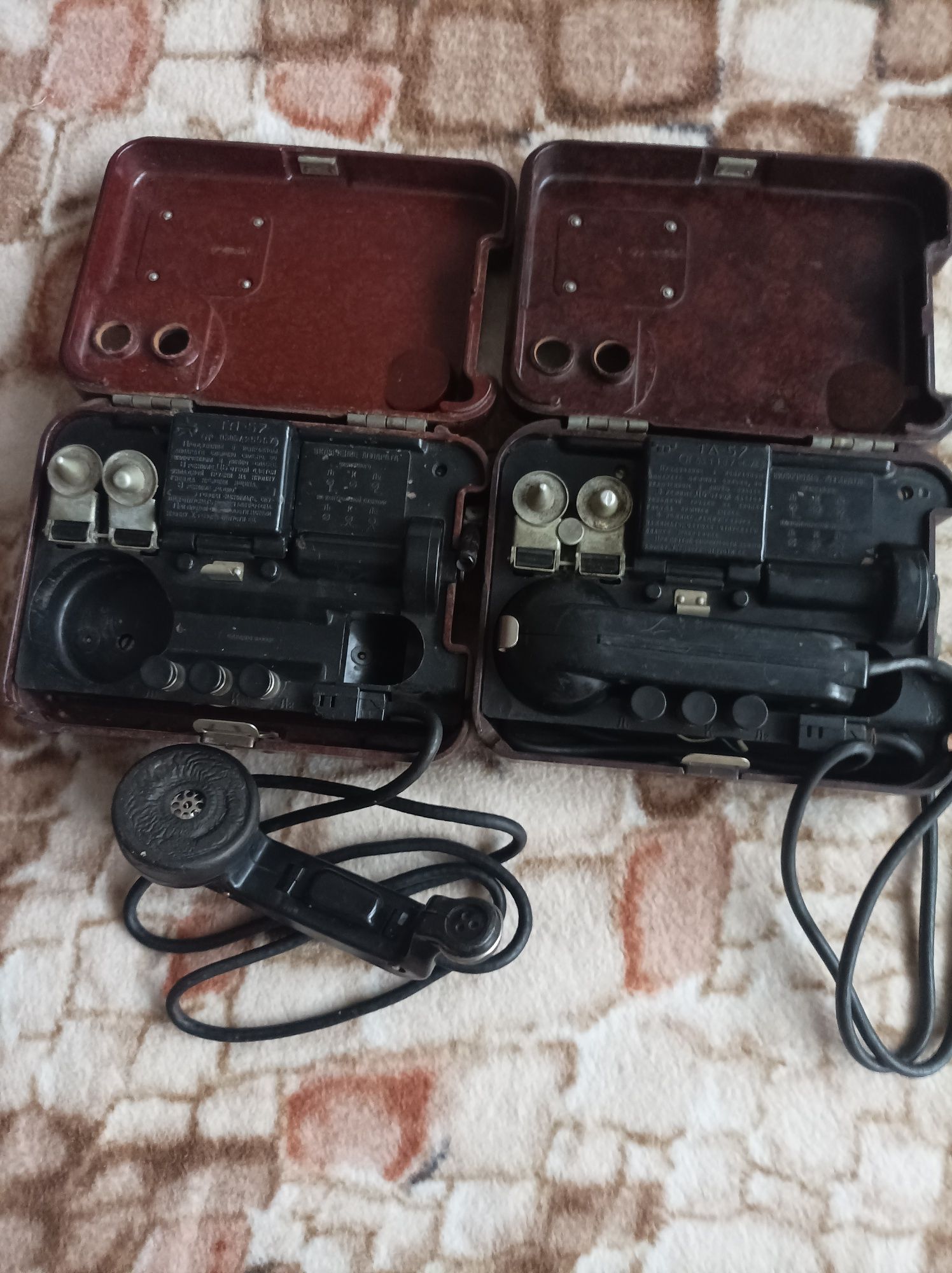 Telefony wojskowe/polowe TA 57, 2 szt. sprawne , zabytek