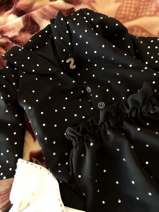 Костюм для дівчинки , костюм святковий , нарядний в камінцях, стразах