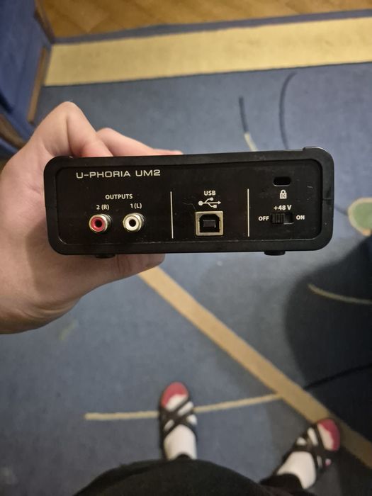 Behringer um2 звукова