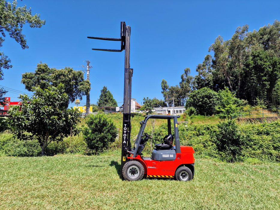 Empilhador toyota 2.5 tn