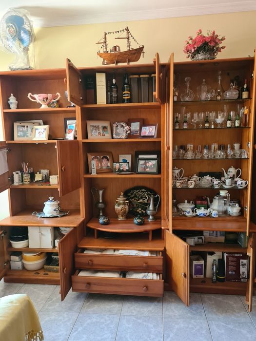 Vendo móvel sala jantar, secretária e Cadeirão relax(Para desocupar)