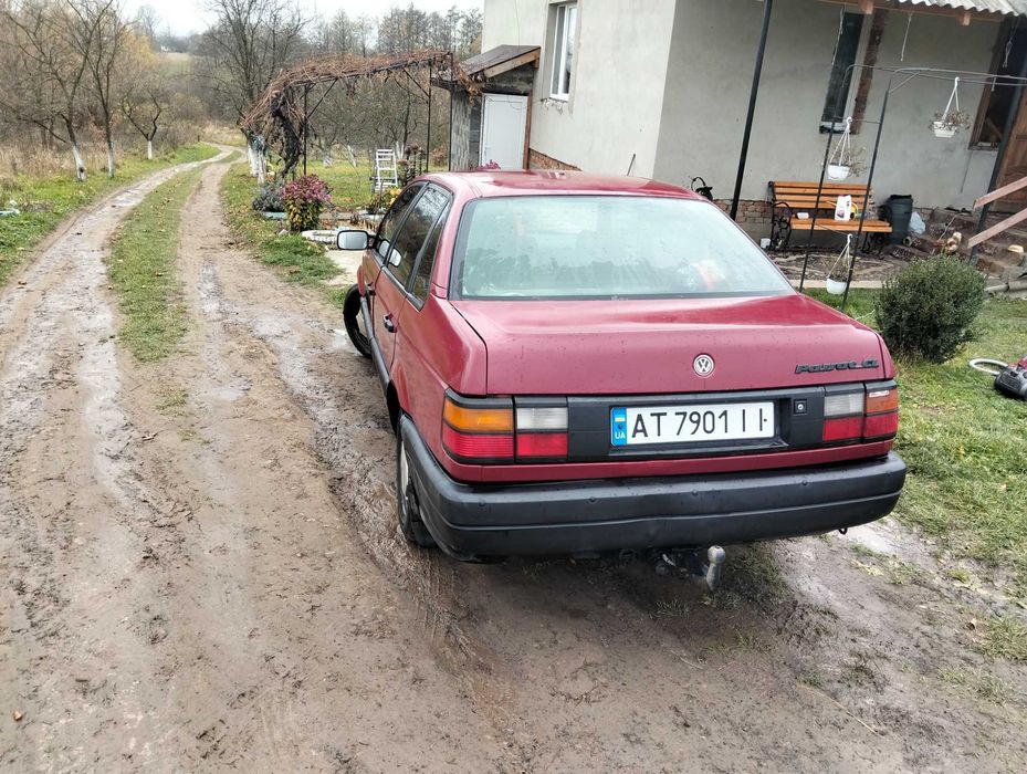 Продам Пассат б3 1.8 газ/бензин на ходу