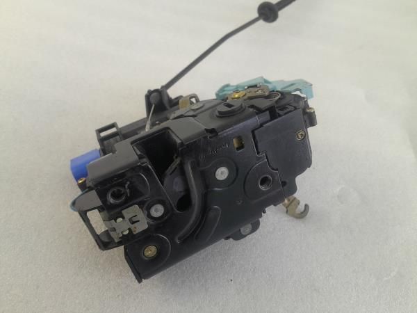 Fechadura / fecho porta trás direito SKODA Octavia II Hatchback (1Z3)