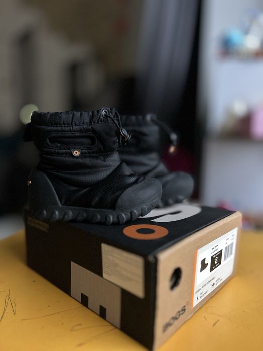 Зимняя обувь модели B-MOC Snow от бренда Bogs.