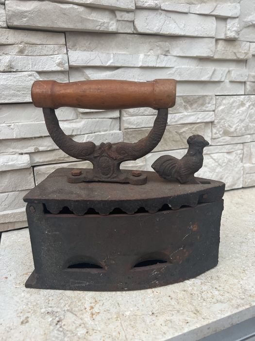 Stare ciężkie żeliwne żelazko