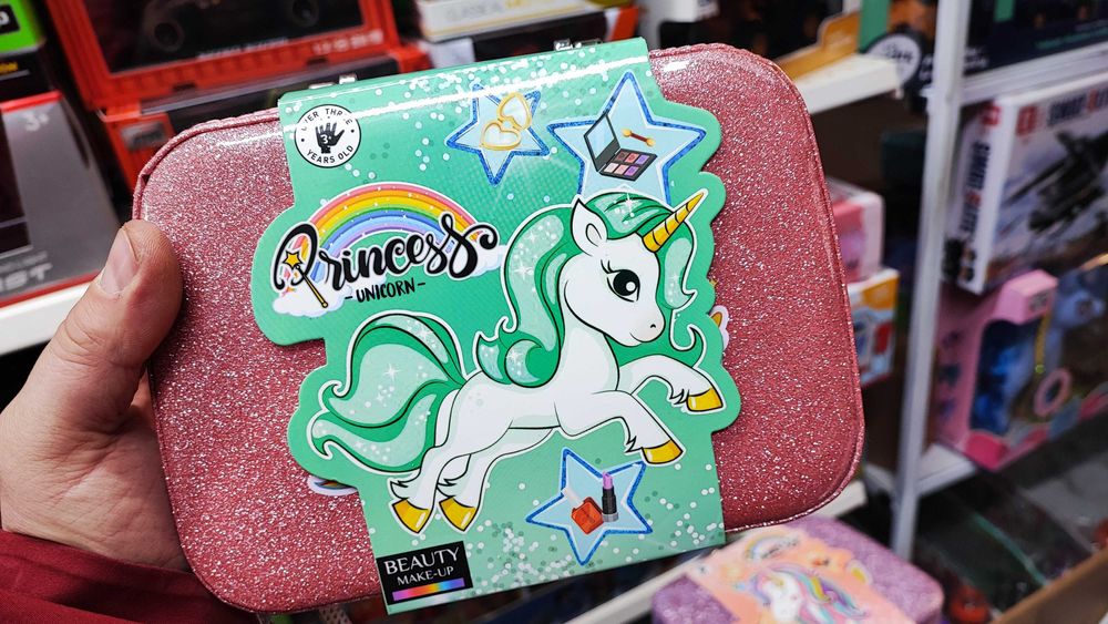 Косметика в чемодані Unicorn якісна лаки,тіні,помада єдиноріг