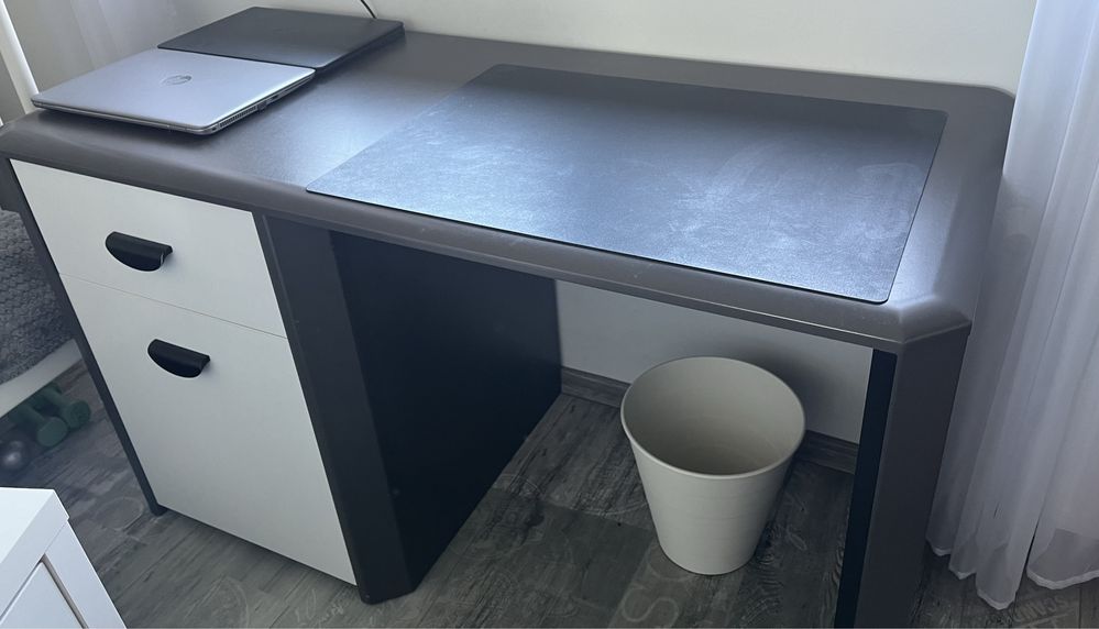 Szare uzywane biurko
