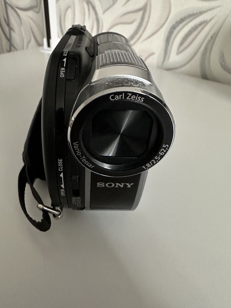 Продам DVD гибридную камеру Sony D-810E